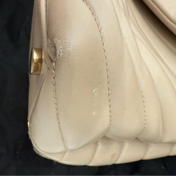 Yves Saint Laurent Loulou Large YSL Shoulder Bag in Quilted Leather - Picture 9 of 15